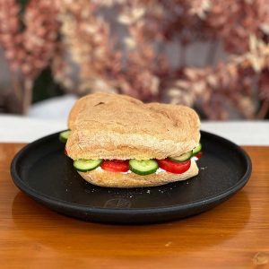 چاباتا پنیر خیار گوجه